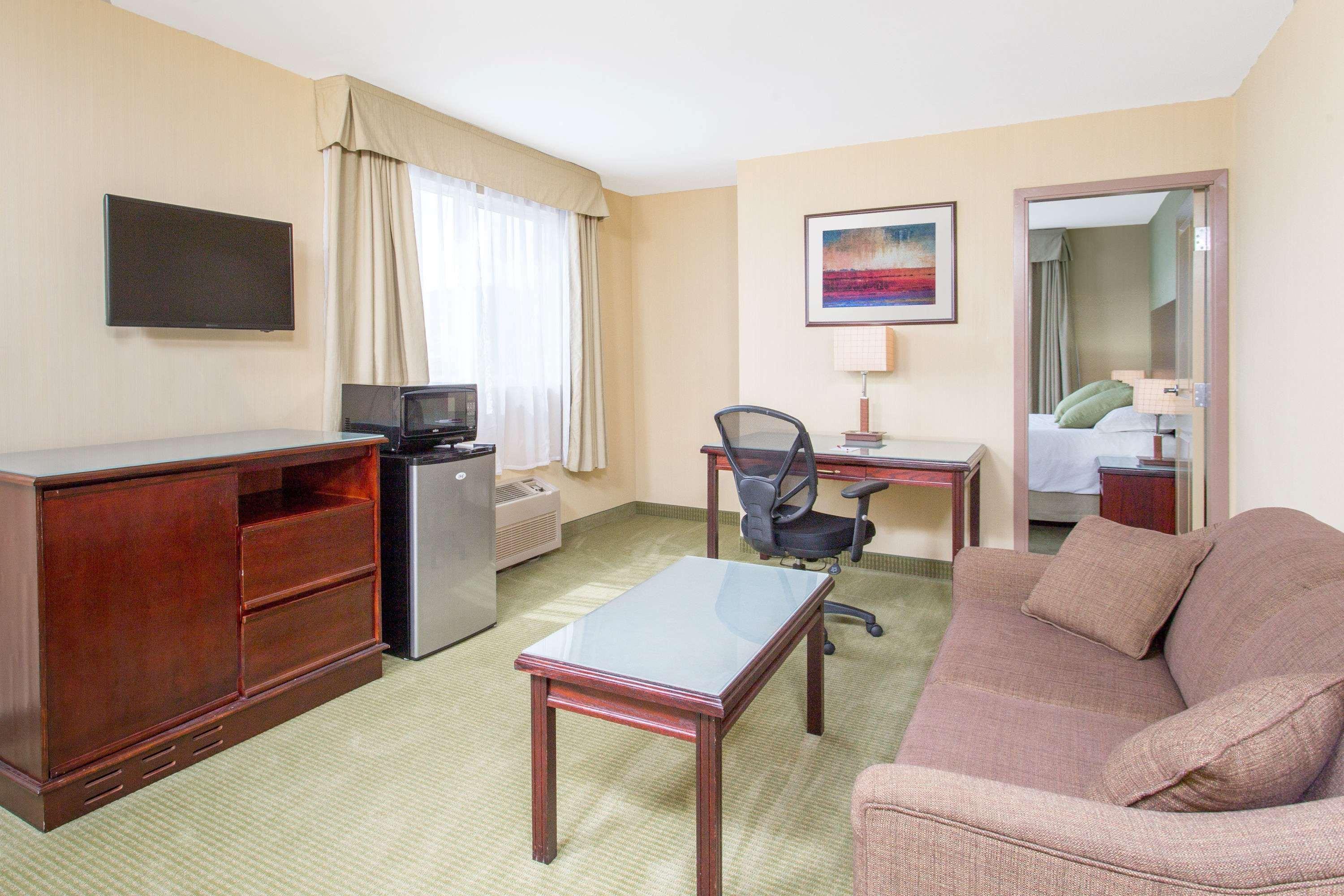 รามาดา บาย วินด์แฮม วิลเลียมส์ เลก Hotel วิลเลียมส์เลค ภายนอก รูปภาพ