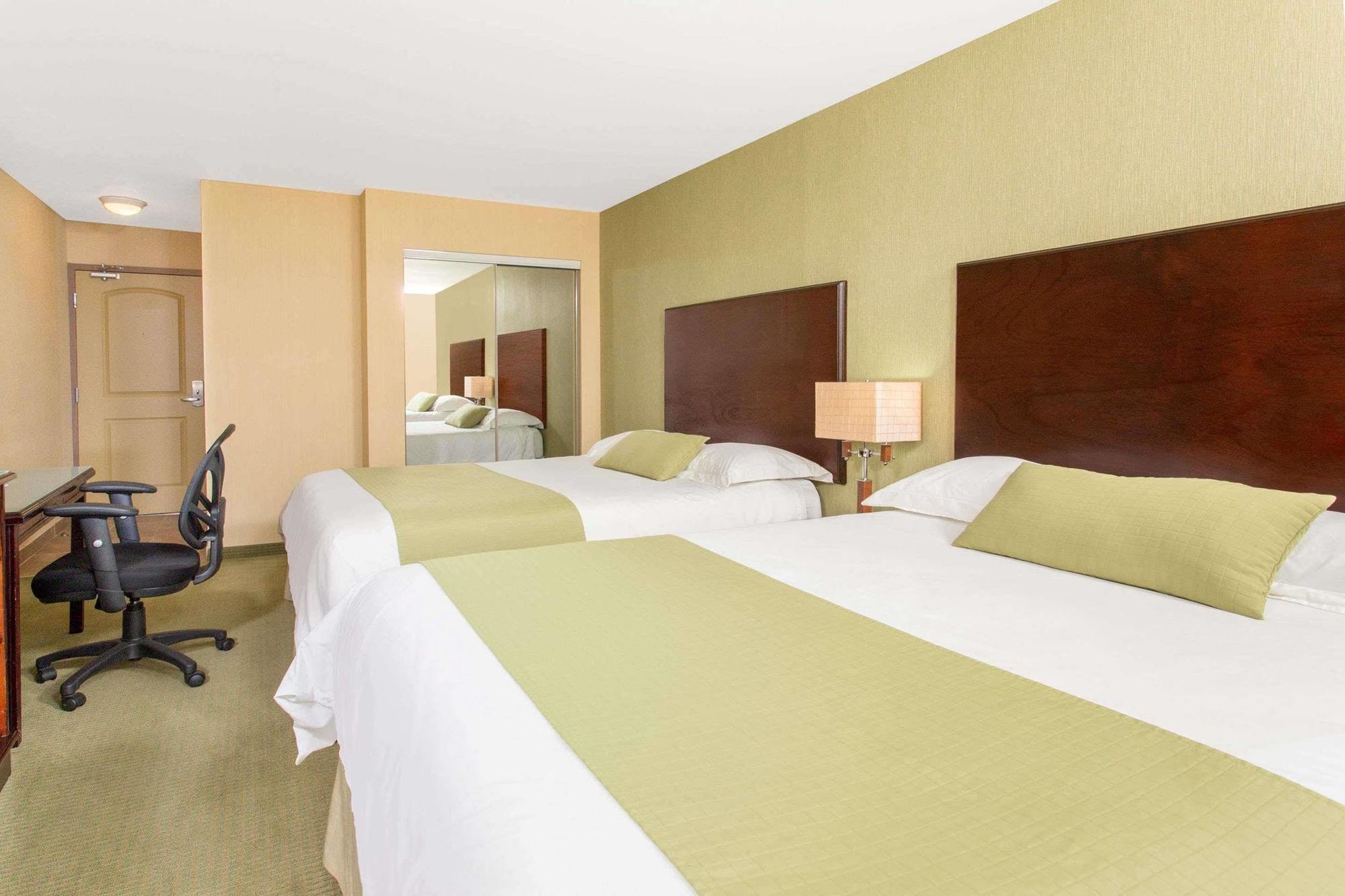 รามาดา บาย วินด์แฮม วิลเลียมส์ เลก Hotel วิลเลียมส์เลค ภายนอก รูปภาพ
