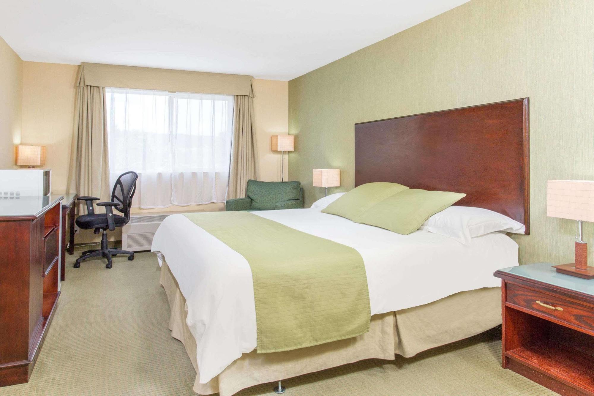 รามาดา บาย วินด์แฮม วิลเลียมส์ เลก Hotel วิลเลียมส์เลค ภายนอก รูปภาพ