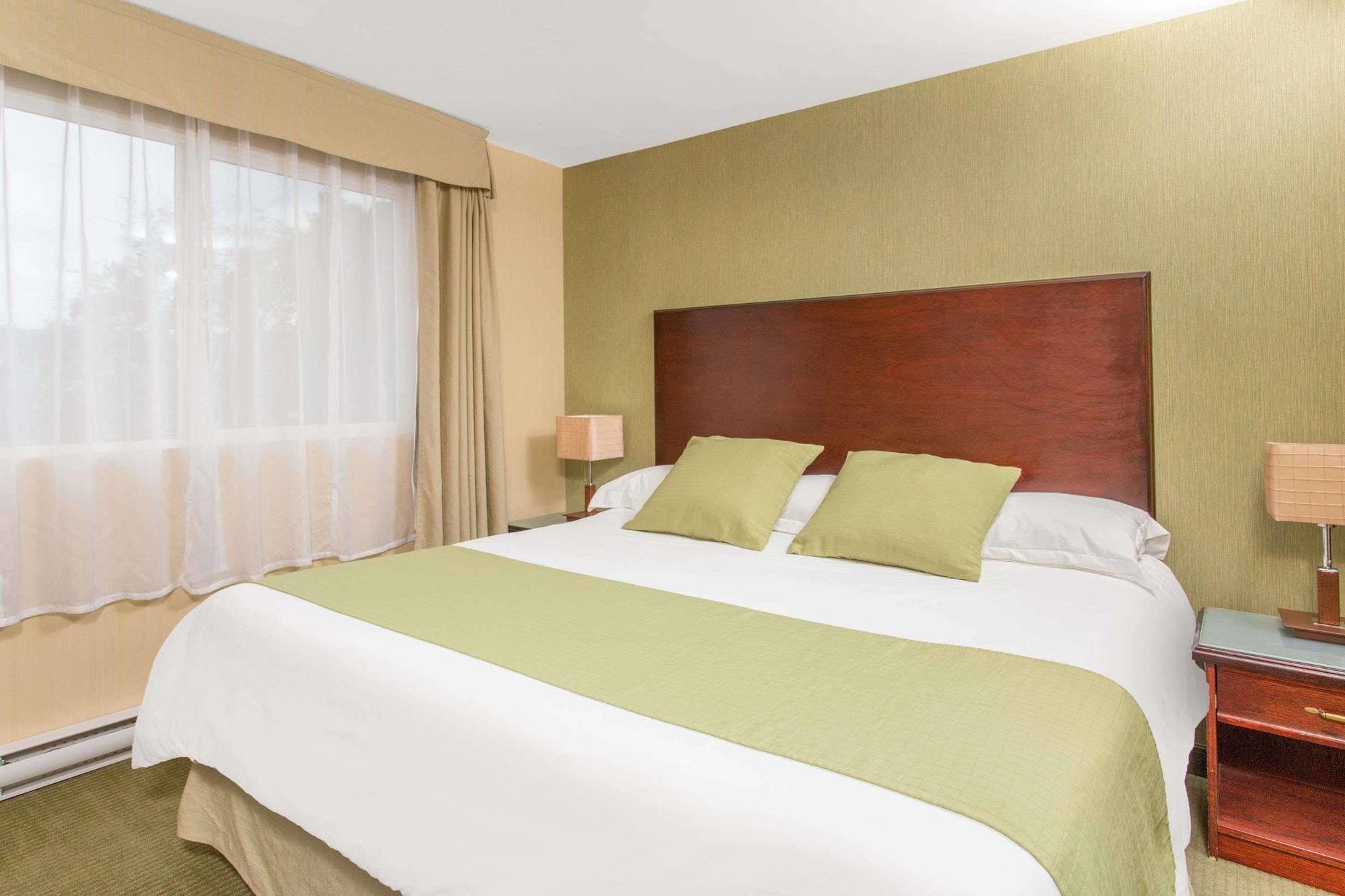 รามาดา บาย วินด์แฮม วิลเลียมส์ เลก Hotel วิลเลียมส์เลค ภายนอก รูปภาพ